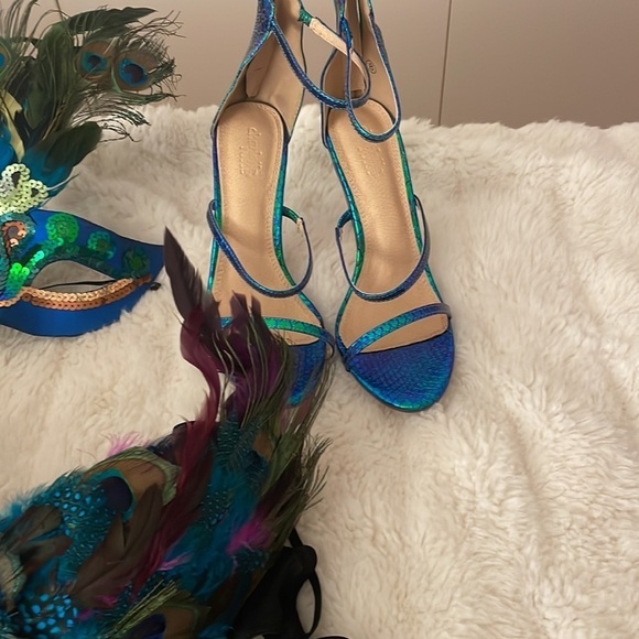 Peacock costume and brand new shoes - Picture 5 of 10